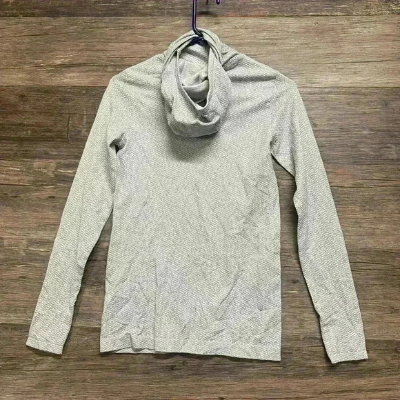 Athleta Gray Long Sleeve Hooded Fitted Running Top - Picture 2 of 3